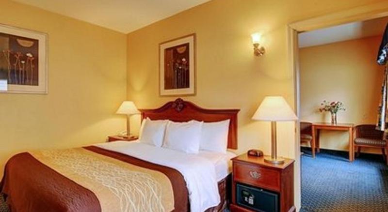 Towneplace Suites By Marriott Hadley Amherst Екстер'єр фото