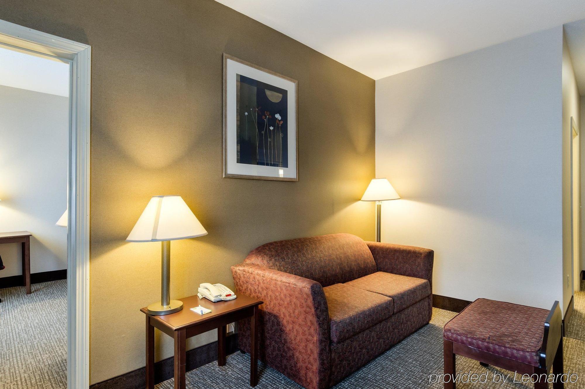 Towneplace Suites By Marriott Hadley Amherst Екстер'єр фото