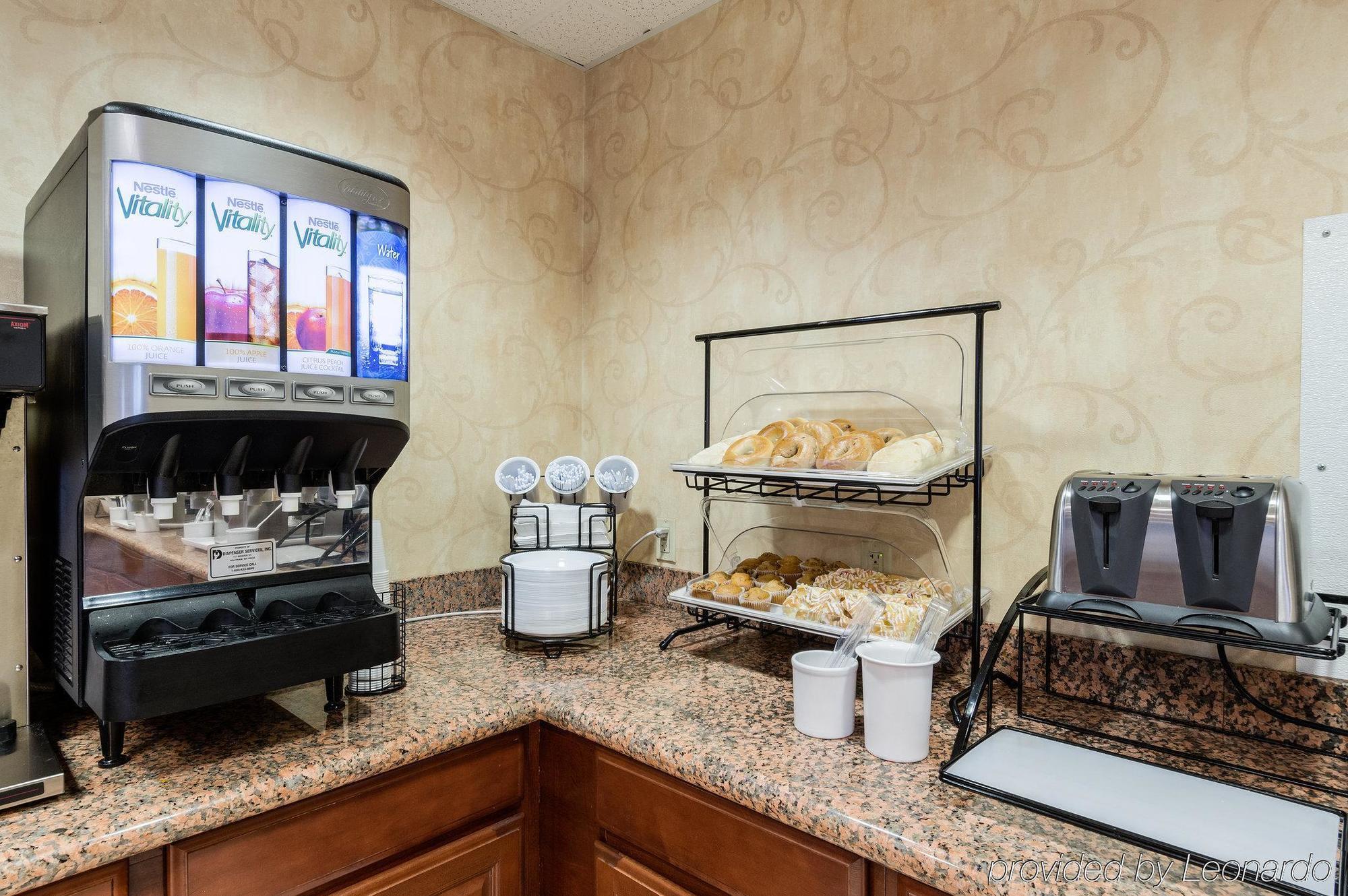 Towneplace Suites By Marriott Hadley Amherst Екстер'єр фото
