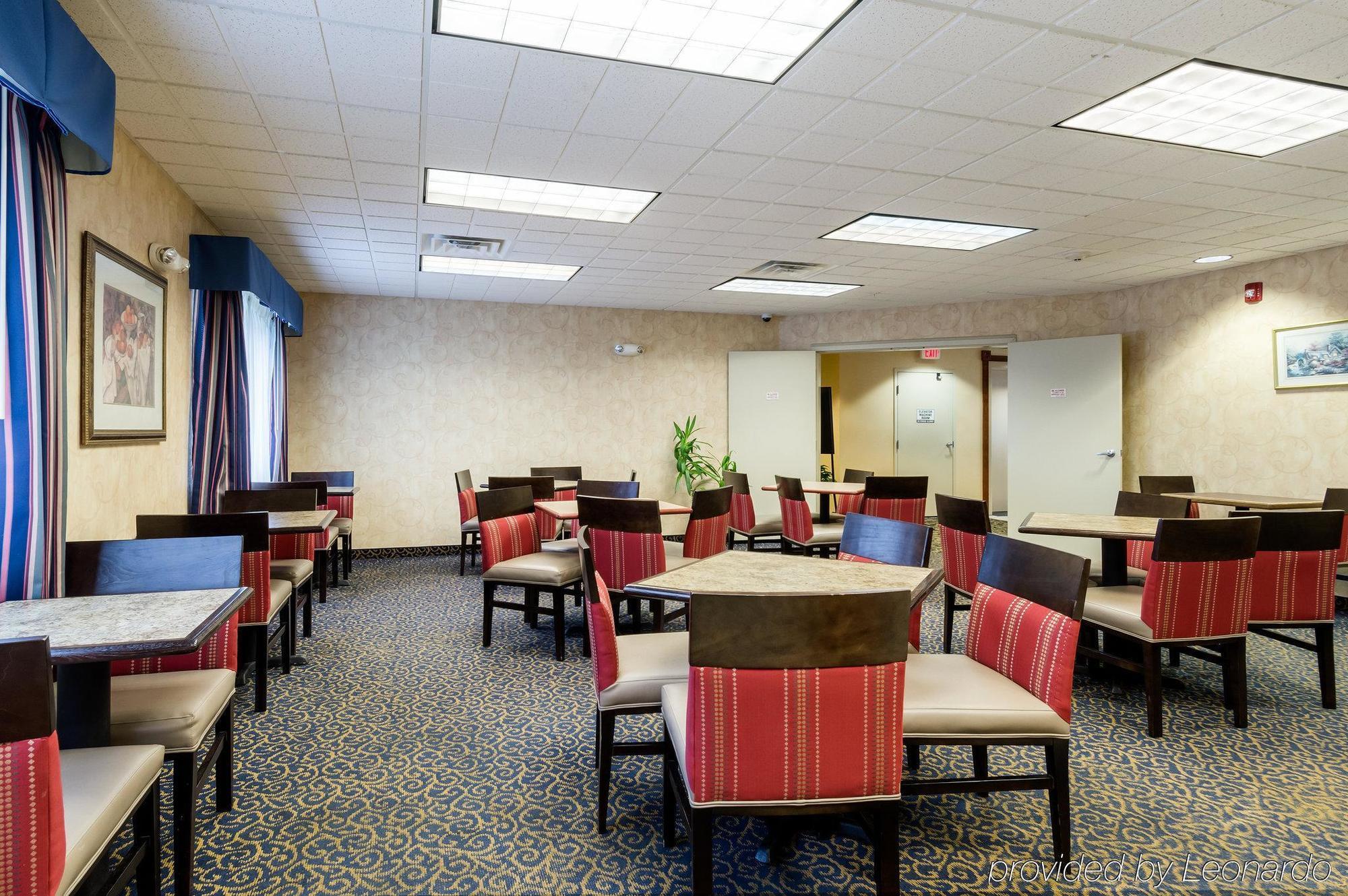 Towneplace Suites By Marriott Hadley Amherst Екстер'єр фото