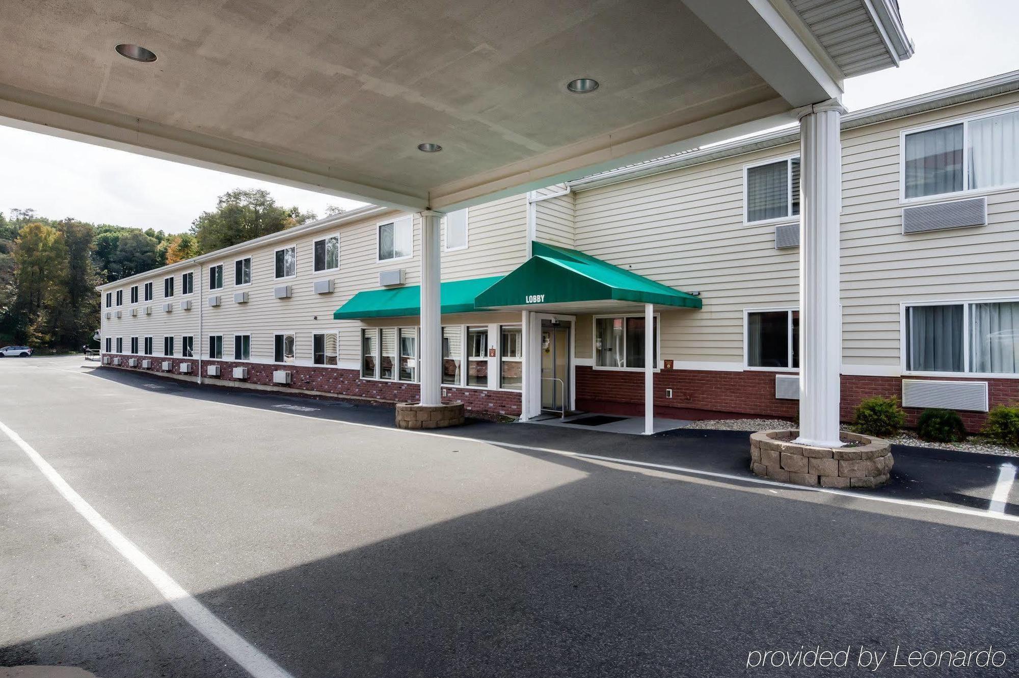 Towneplace Suites By Marriott Hadley Amherst Екстер'єр фото