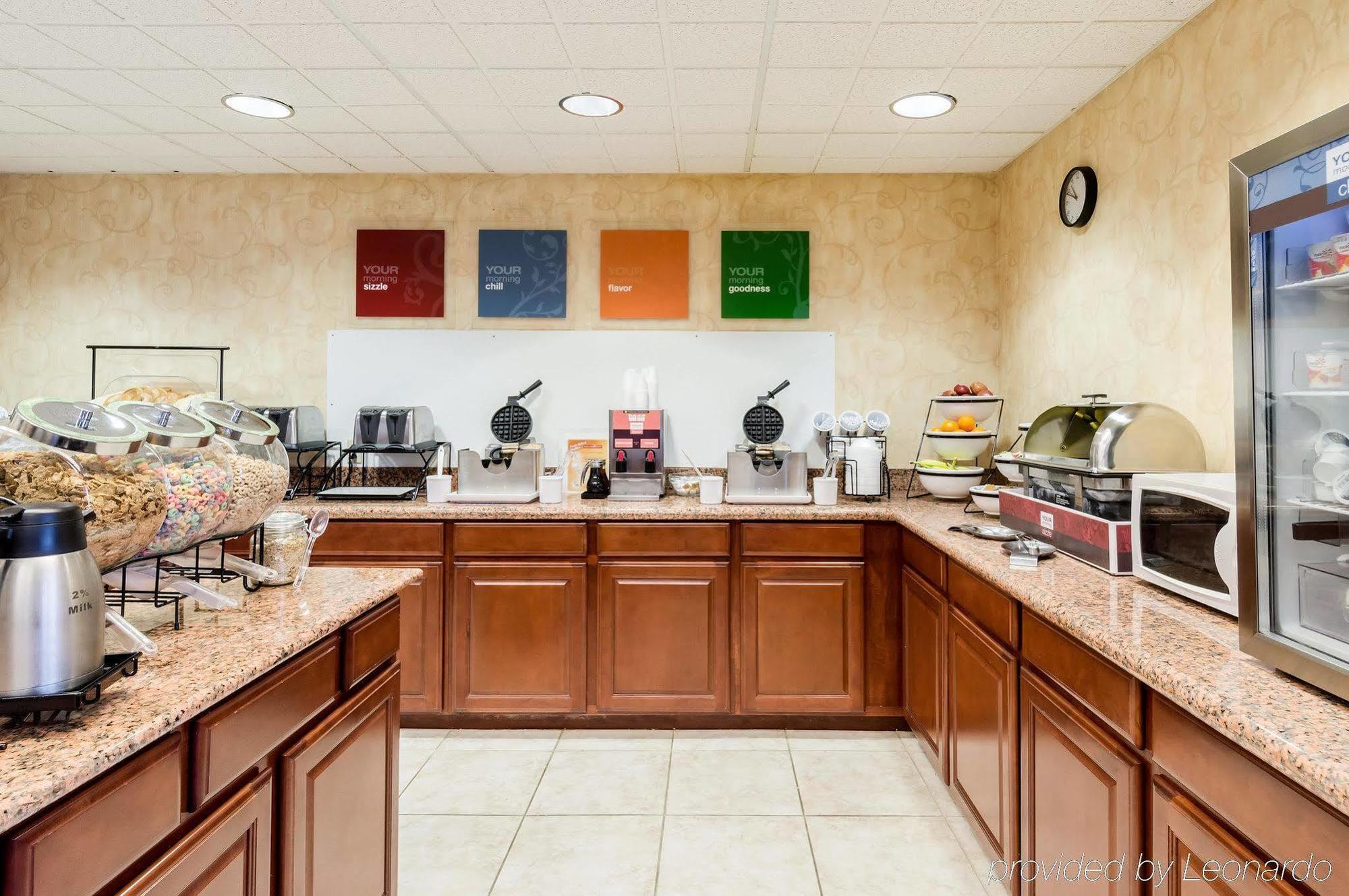 Towneplace Suites By Marriott Hadley Amherst Екстер'єр фото