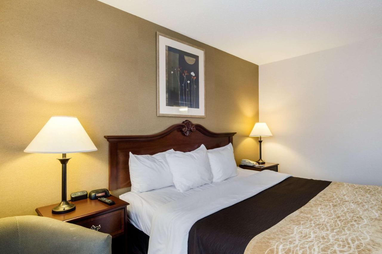 Towneplace Suites By Marriott Hadley Amherst Екстер'єр фото